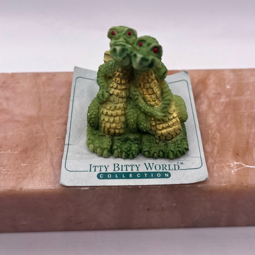 1986 United Design Itty Bitty World Dragon Couple Mini Figurine Vintage